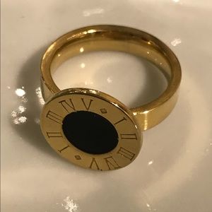 Roman Numeral Ring | Size 7 | Gold & Black |